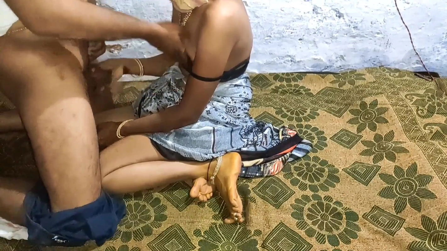 Desi Indian village bhabhi fucking.