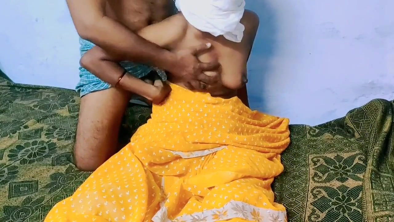 Desi Indian village couple have sex at midnight in yellow sari.