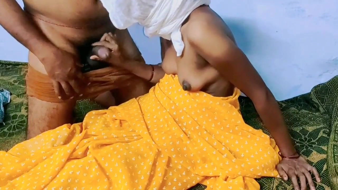 Desi Indian village couple have sex at midnight in yellow sari.