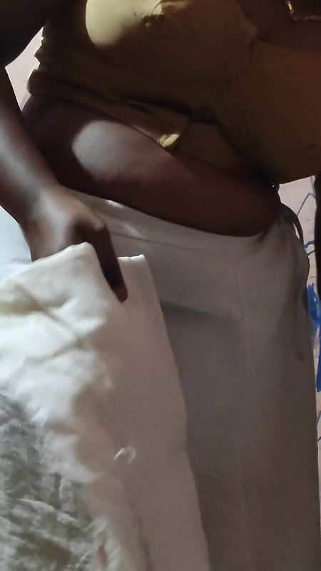 Desi mallu girl in sari hot blowjob.