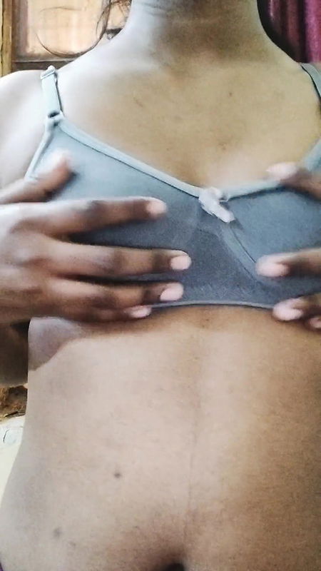 Ek Desi ladki ka video hua viral or gharwale ne dekhliya.