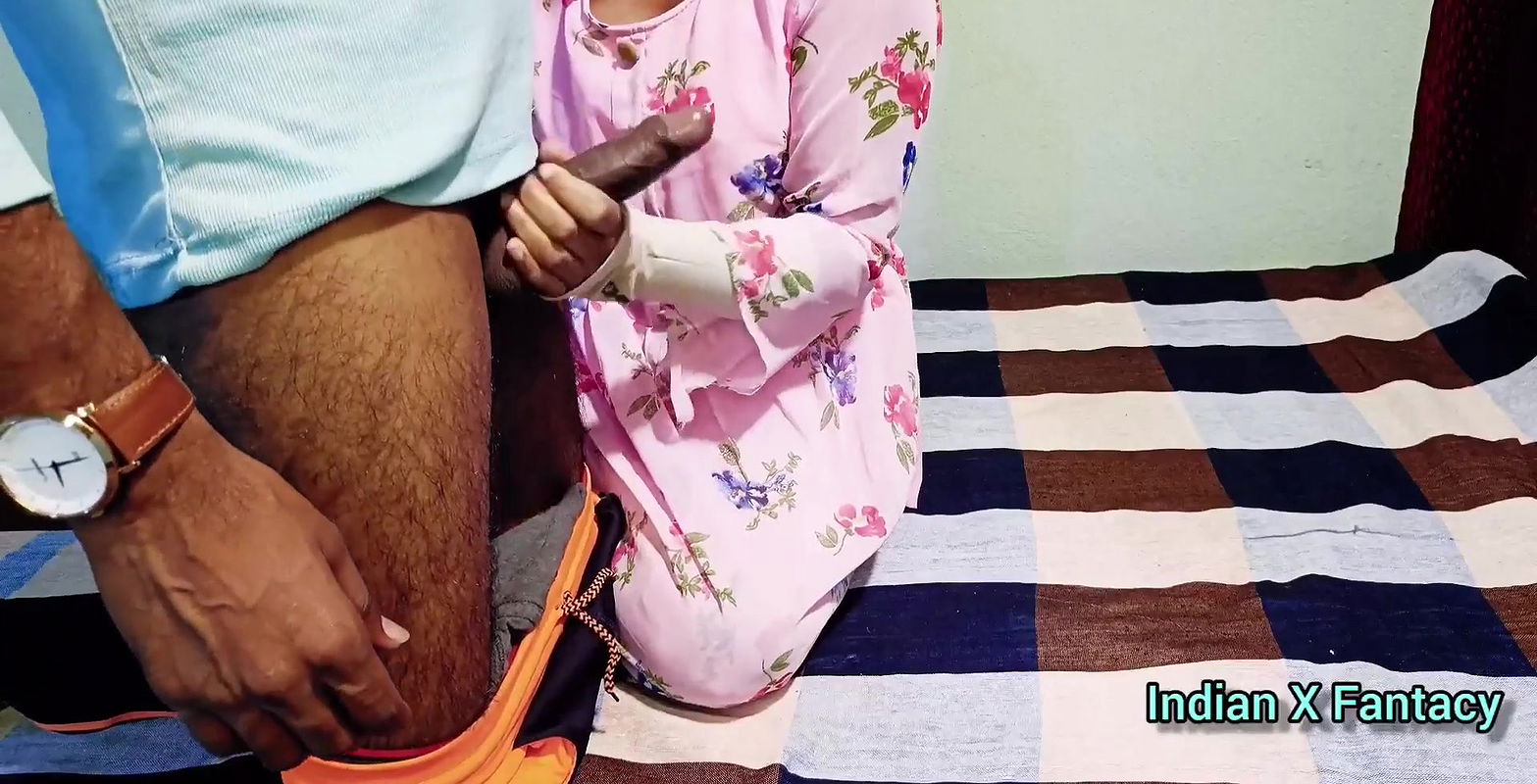 Girlfriend ko kamre me la kar khub thoka doggy bana kar.