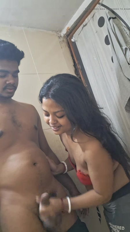 Indian hot wife washroom Came out  mouth with Boyfriend