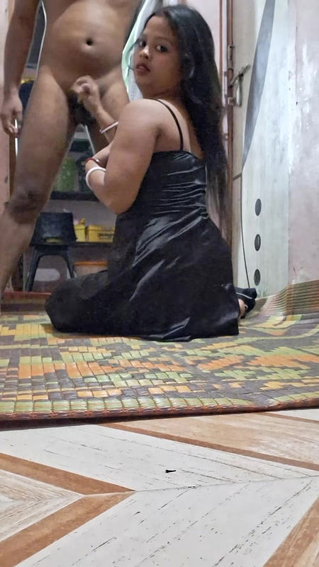 relaxing in her room and her older step brother puts his cock in her mouth – homemade porn