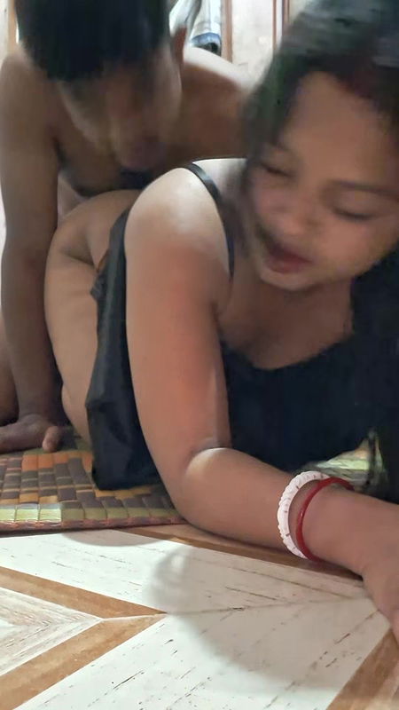 relaxing in her room and her older step brother puts his cock in her mouth – homemade porn