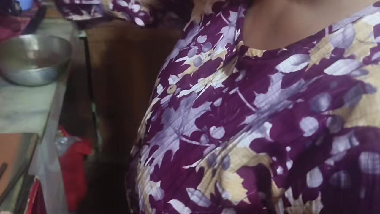 Wife sex at kichen when she fry fish masti time