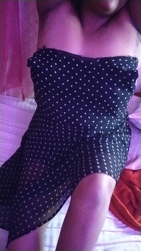 Hot sexy lady show here body with cloth.