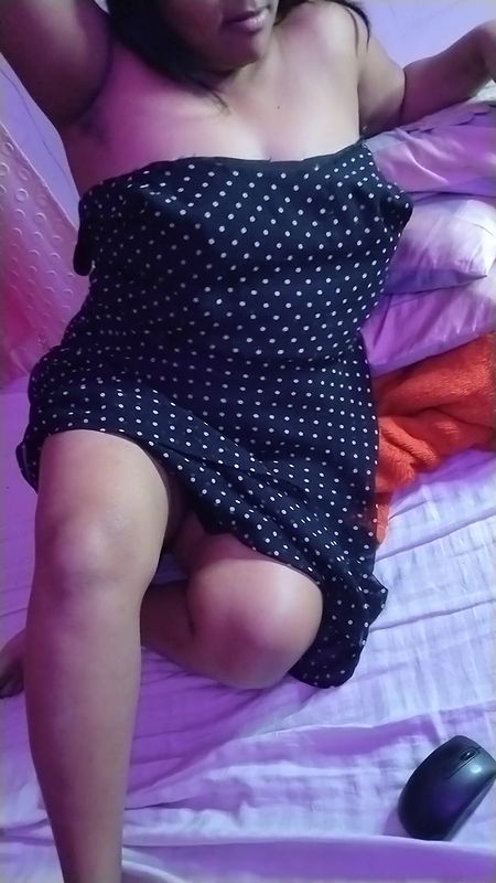 Hot sexy lady show here body with cloth.