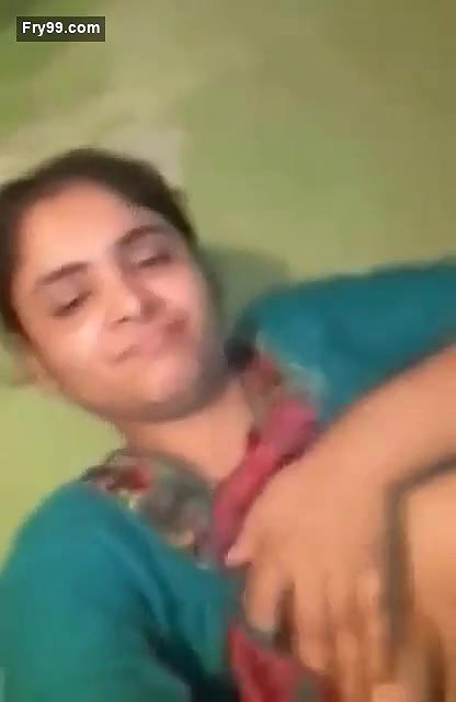 Village bhabhi showing
