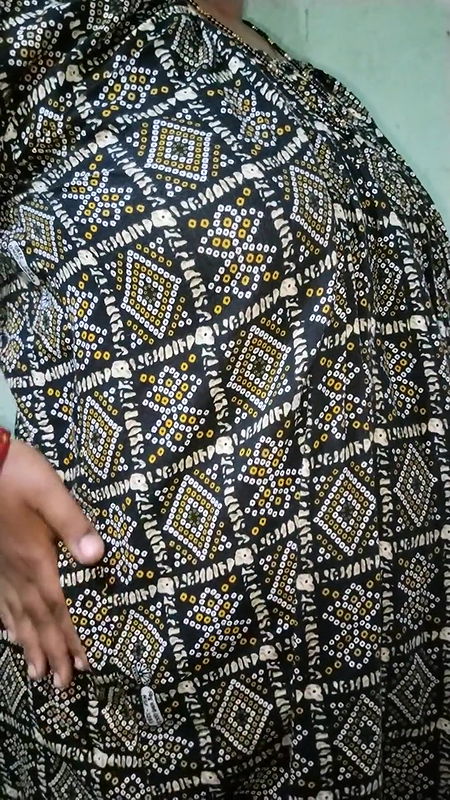 Indian aunty handjob in single room.