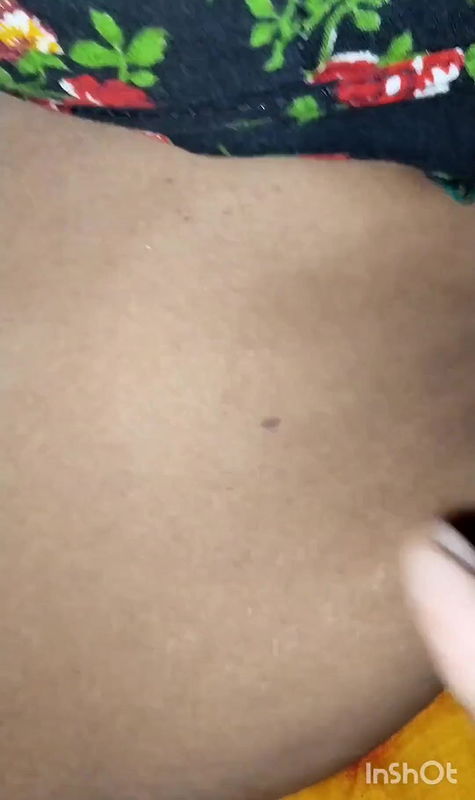 ndian aunty Payal changing her saree.