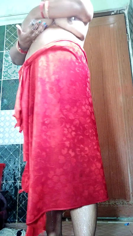 Indian Bhabhi Nude birh sceane in birthroom.