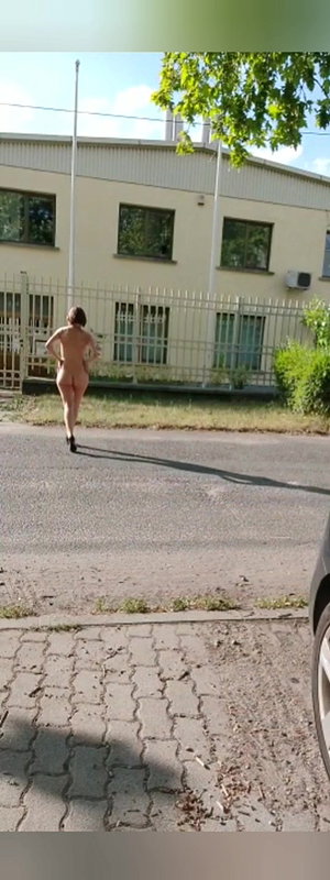 Mofos – Public Pick Ups – Rear Caught in the Headlights starring Sandy Ambrosia_753c309c
