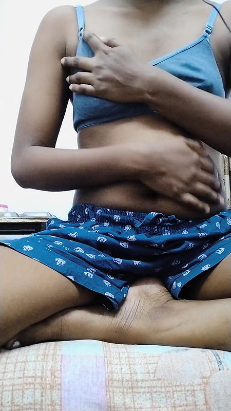 Indian desi bhabhi video call with unknown boy – day time video, viral, mms leaked 4.