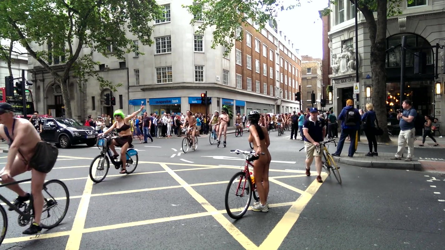 Ass cum threesome Debbie ravaged in public toilet_06d0c040