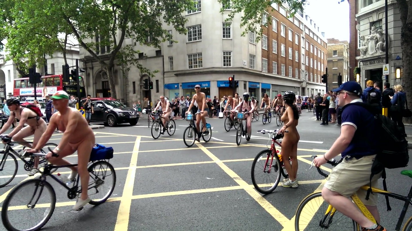 Ass cum threesome Debbie ravaged in public toilet_06d0c040