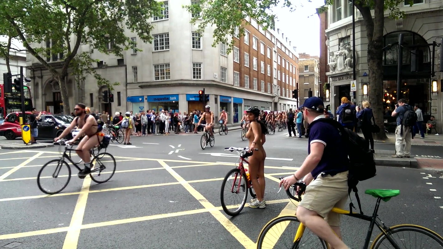 Ass cum threesome Debbie ravaged in public toilet_06d0c040