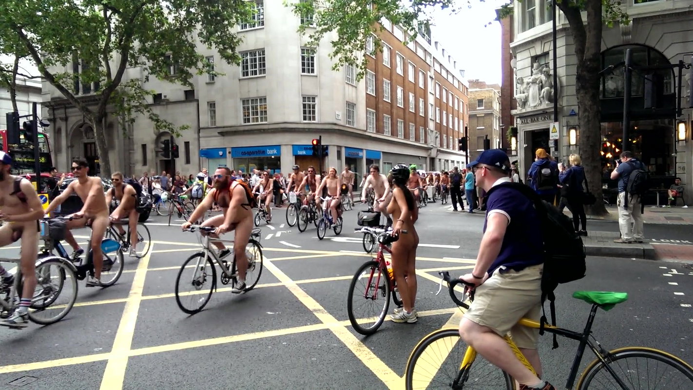 Ass cum threesome Debbie ravaged in public toilet_06d0c040