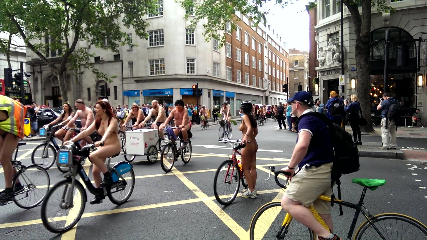 Ass cum threesome Debbie ravaged in public toilet_06d0c040