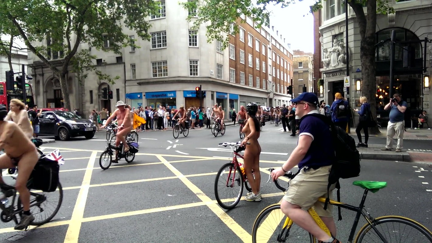 Ass cum threesome Debbie ravaged in public toilet_06d0c040