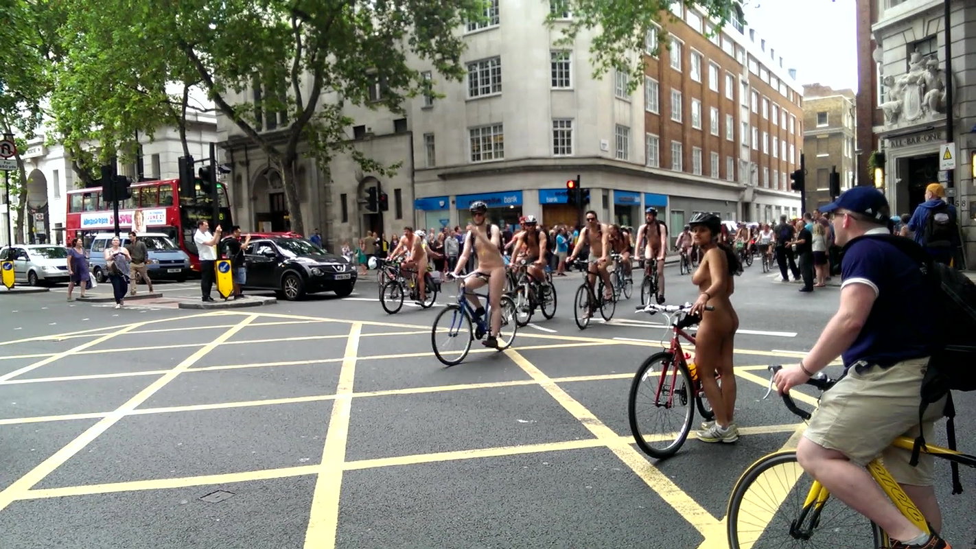 Ass cum threesome Debbie ravaged in public toilet_06d0c040