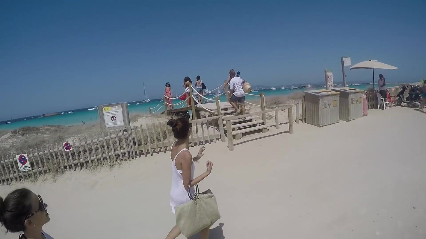 Stunning Erica Fontes has public sex on the beach_e9f22fc3