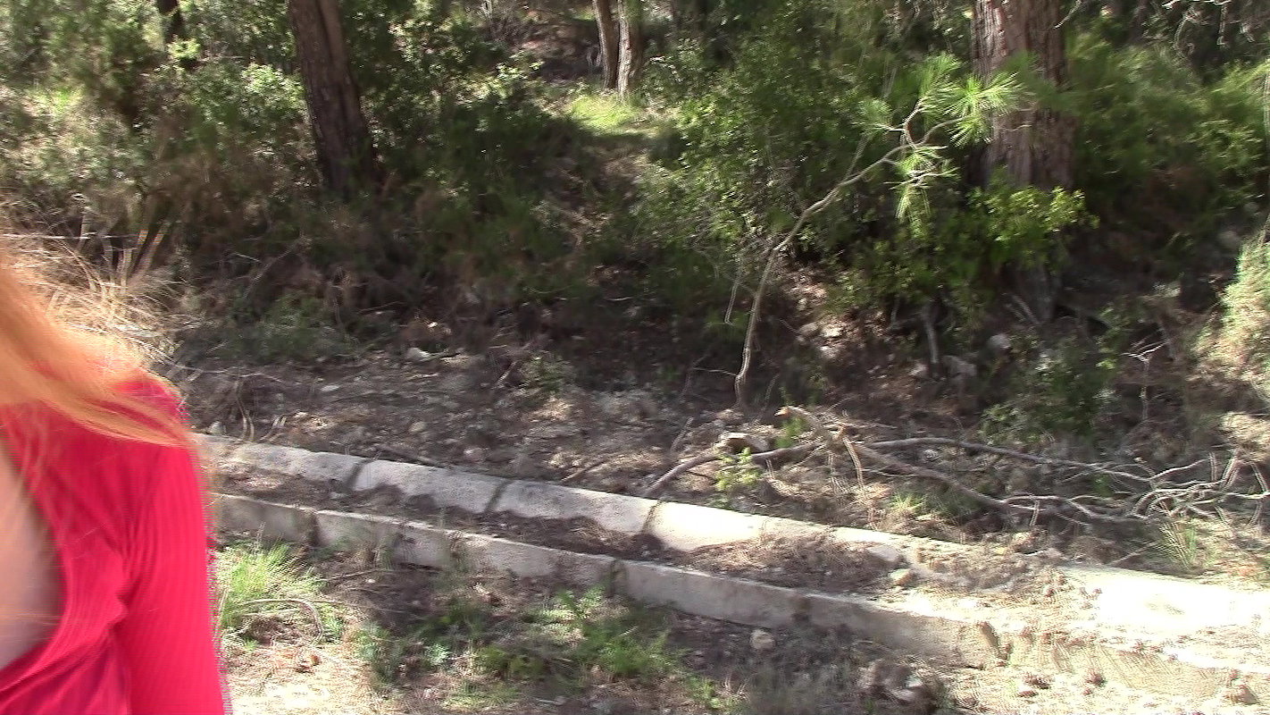 Sexy ebony babe Isabella trades sex for cash in a public park_0d56146d