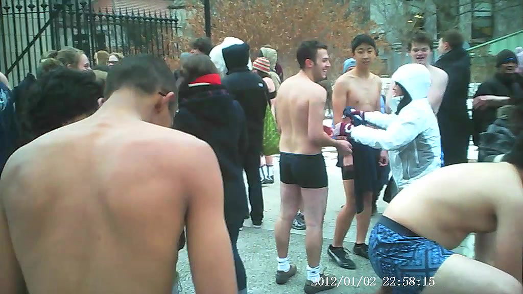 Risky Forest Fuck with a Stranger – Caught in Public Again_dc5fddbd