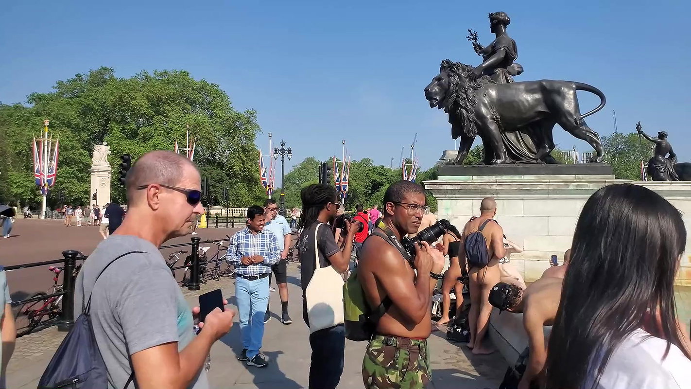 Public Masturbation In The Supermarket Loraa Doll_8dd84061