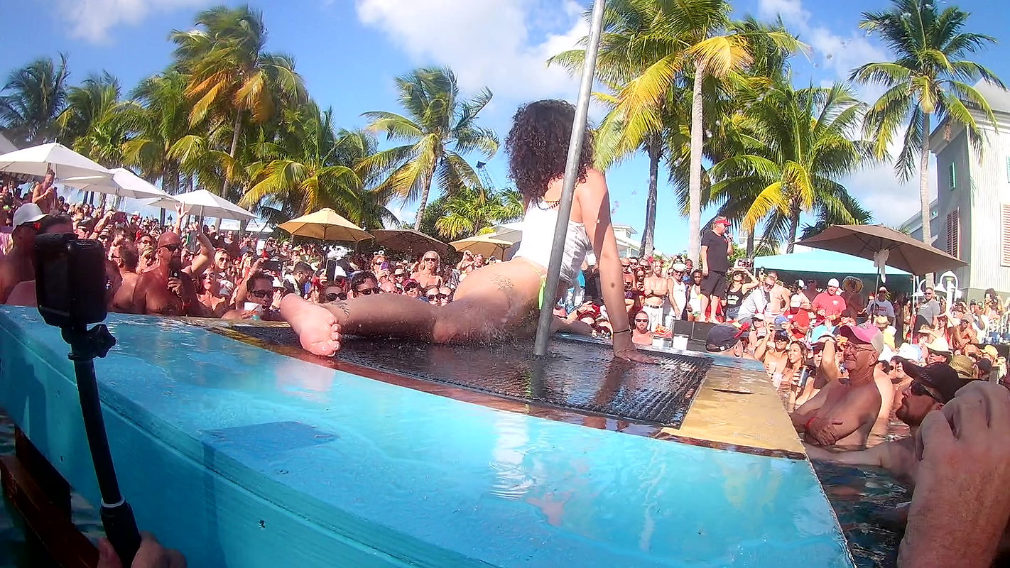 Public Magic Pussy on a pub_549c628b