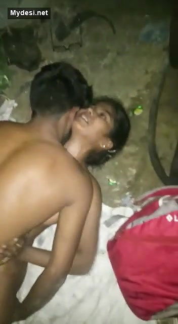 Desi local randi fucking outdoor