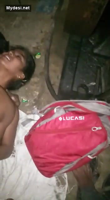 Desi local randi fucking outdoor