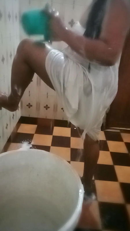 Indian mallu house wife in Bathroom hot video.