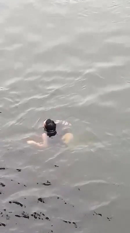 A little public flash for you_87e74054