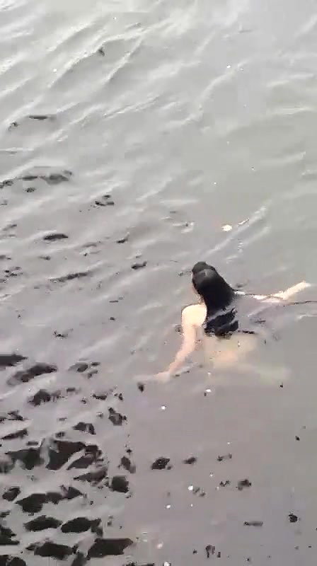 A little public flash for you_87e74054