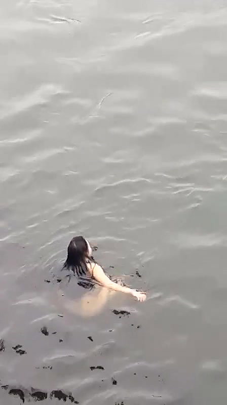 A little public flash for you_87e74054