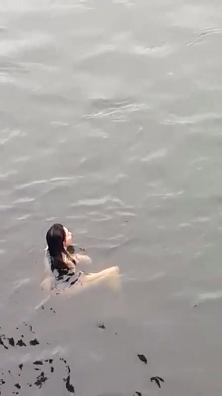 A little public flash for you_87e74054