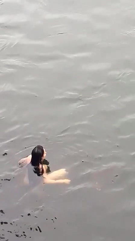 A little public flash for you_87e74054