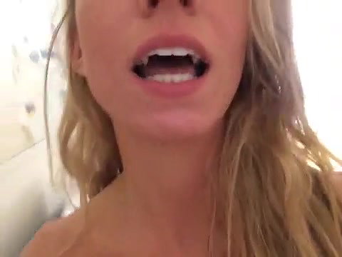 Agent publiczny wytatuowa blond mamuske na pieska i kowboj w pi_55863224