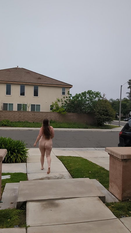 Argentinian beauty gives sloppy deepthroat on public hallway_3f39dbcc