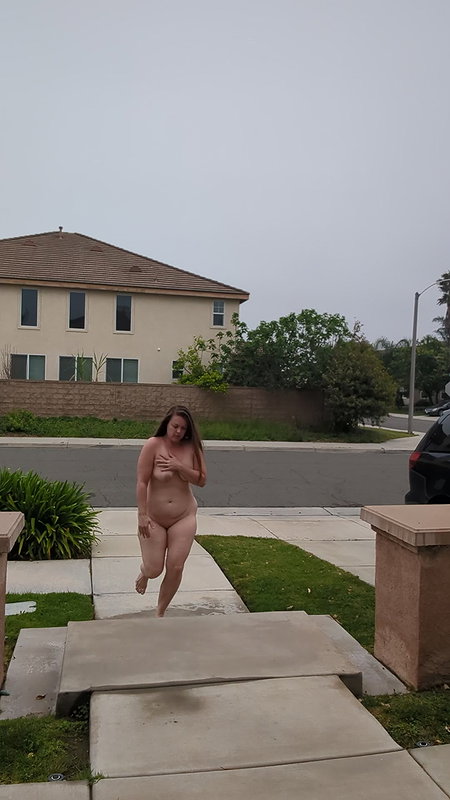 Argentinian beauty gives sloppy deepthroat on public hallway_3f39dbcc