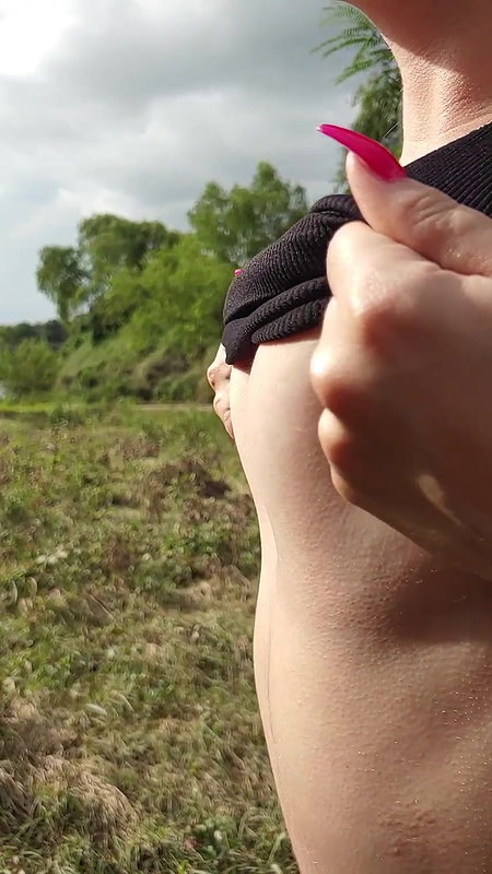 Best friend deep throats blowjob until her friend does not see – public – Regina Rich Darcy Dark_8b322e14