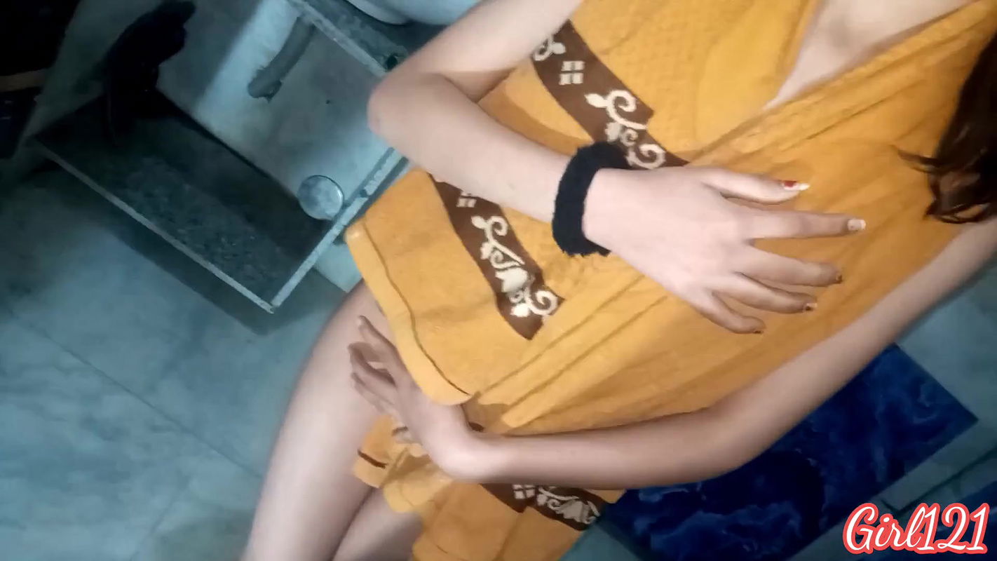 Indian sister cum in mouth and swallow it.