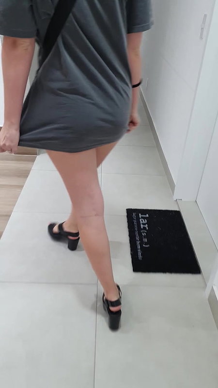 Blonde works out in public gym showing ass_0d8e9918