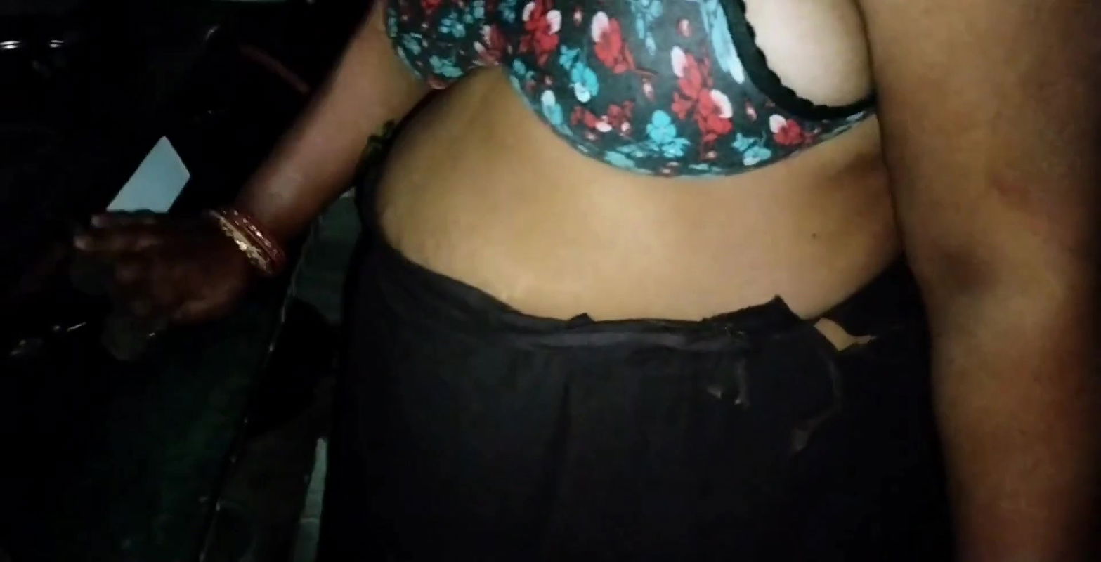 INDIAN VILLAGE HOUSEWIFE (PAYAL).