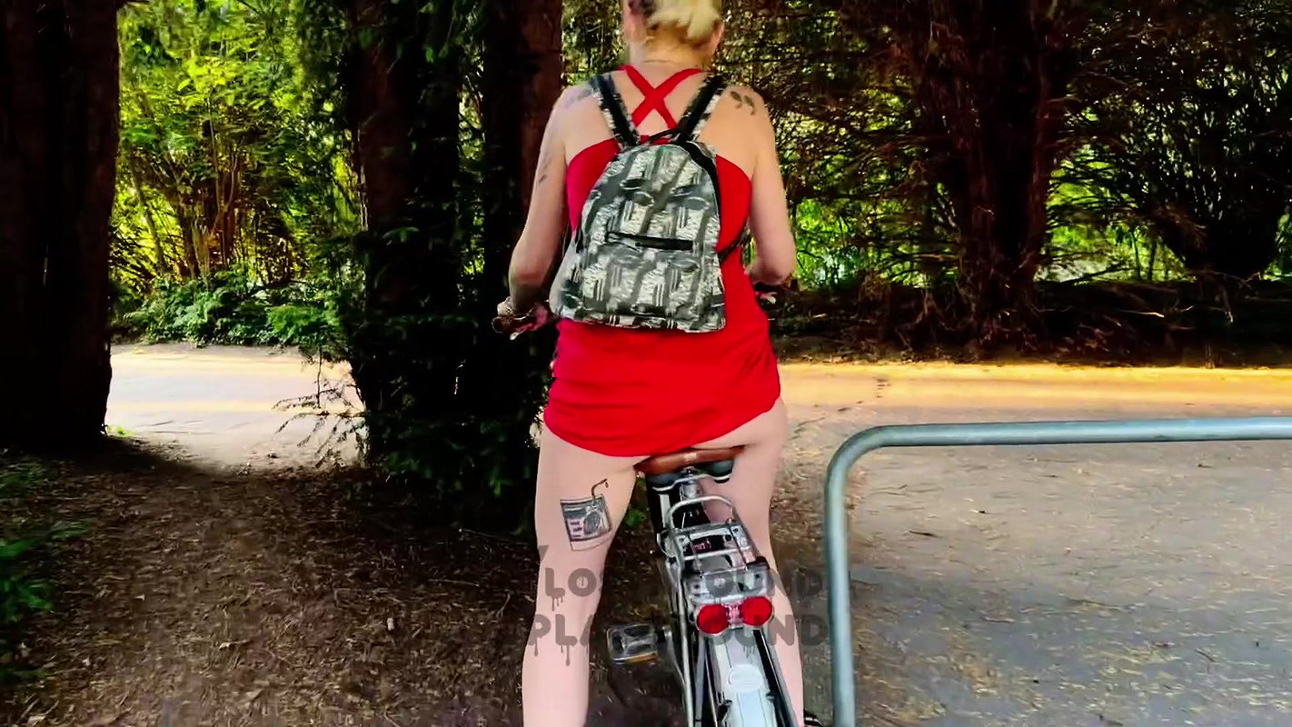 Fisting anal in the public_2f0af078