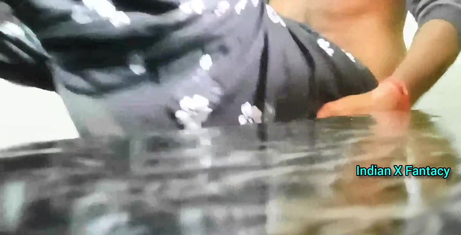 Kamwali bhabhi fucked in kitchen doggy position.