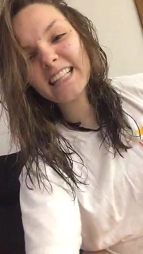 Girl making herself wet in public photoshoot_377689ee