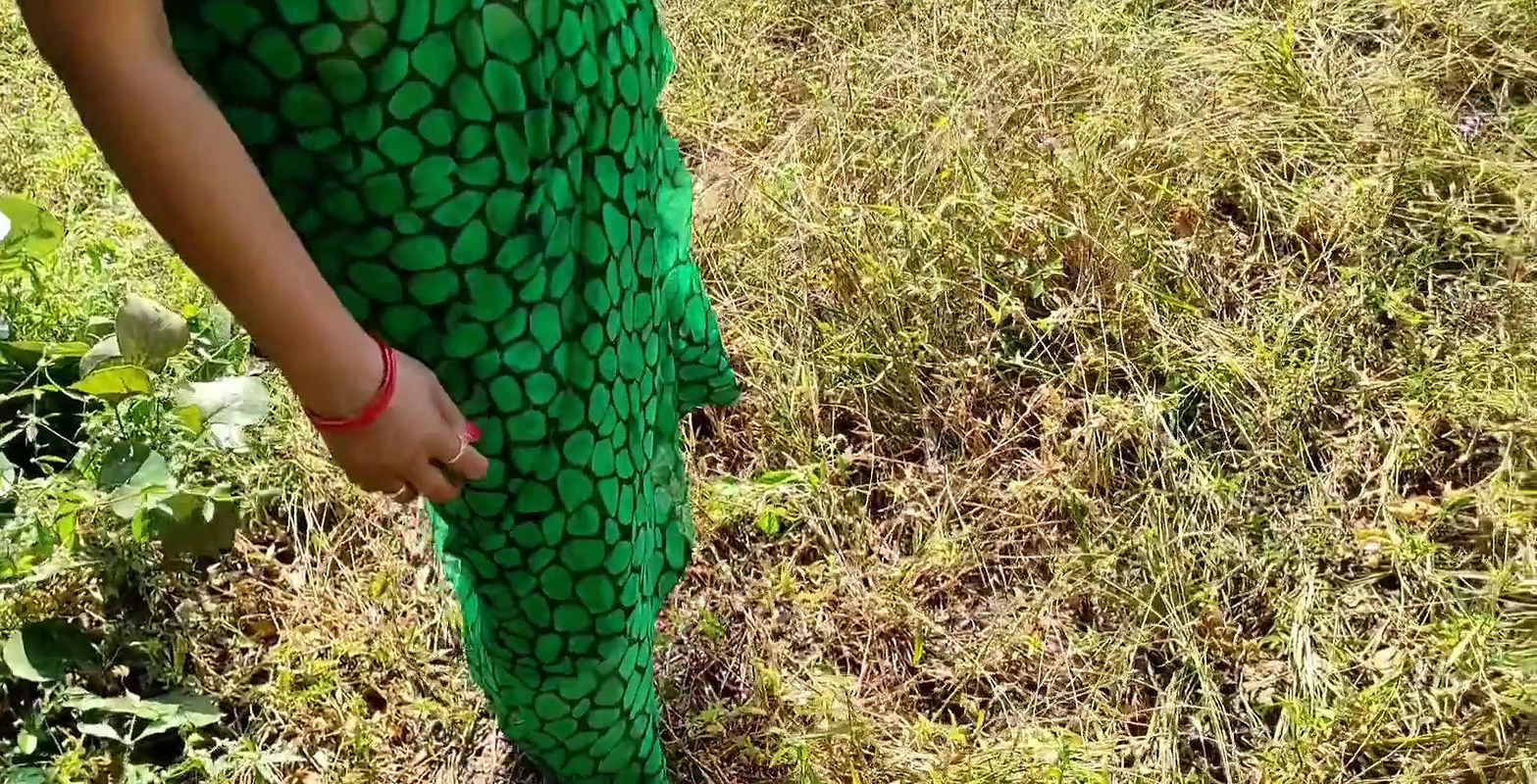 Kheti karne wale majdoor ki jawan Bibi ki jangal mein choda.