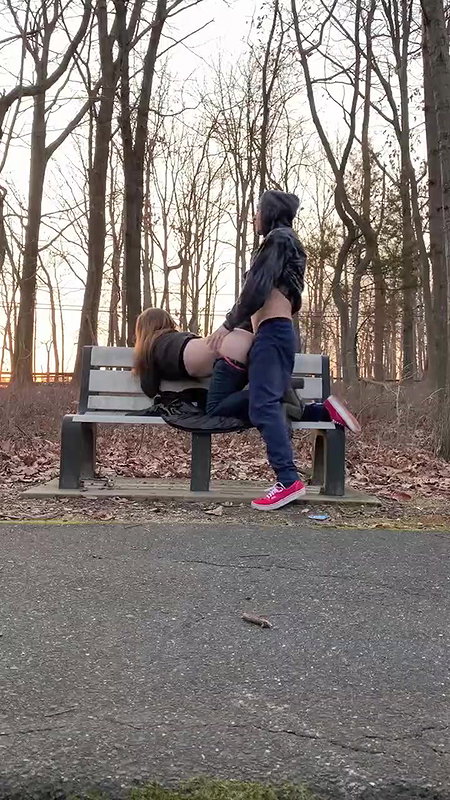 Hunk bi guy gets changed in a public gym locker room 4K_efe7e614